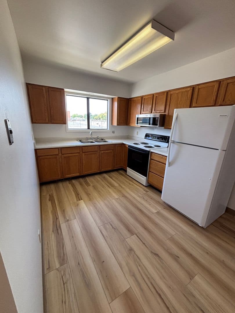 Billings Apartment: 221 21st St W Units 1-4