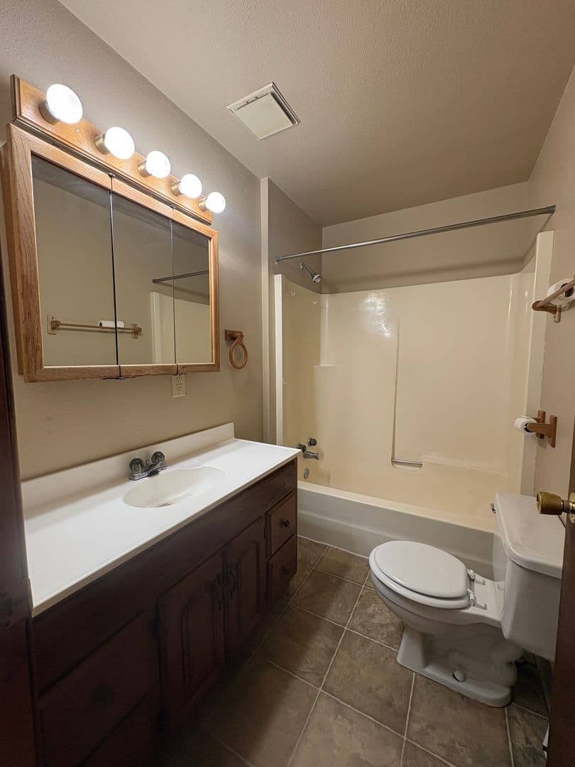 Billings Apartment: 1130 Howard