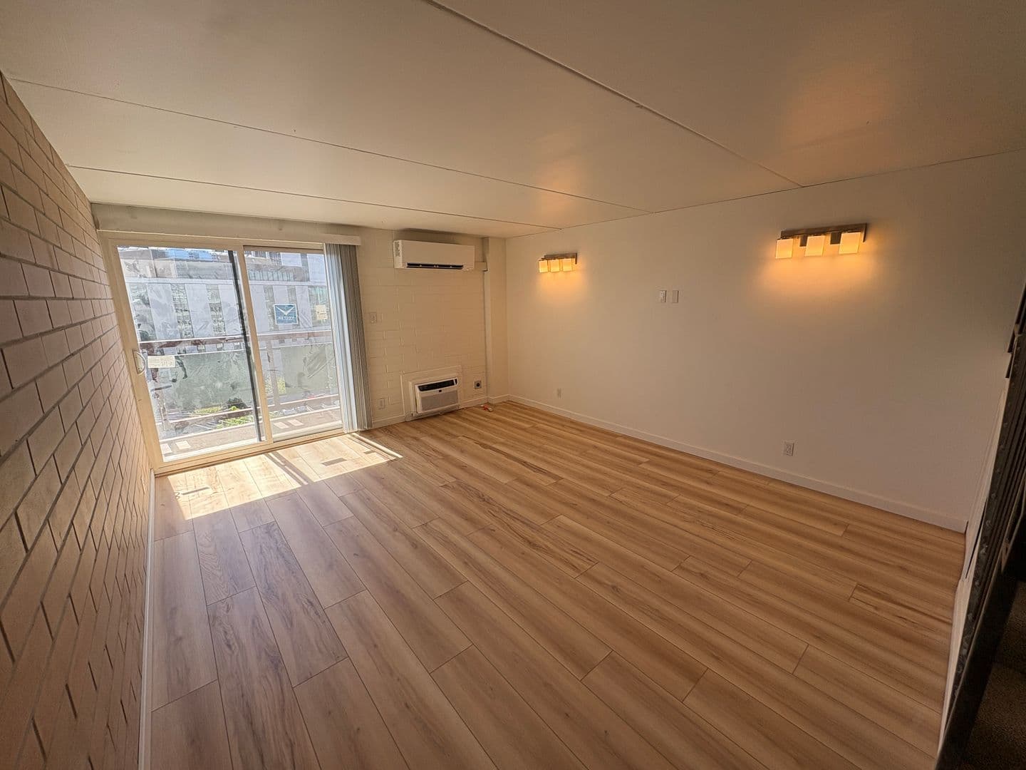 Billings Apartment: 300 N 25th ST