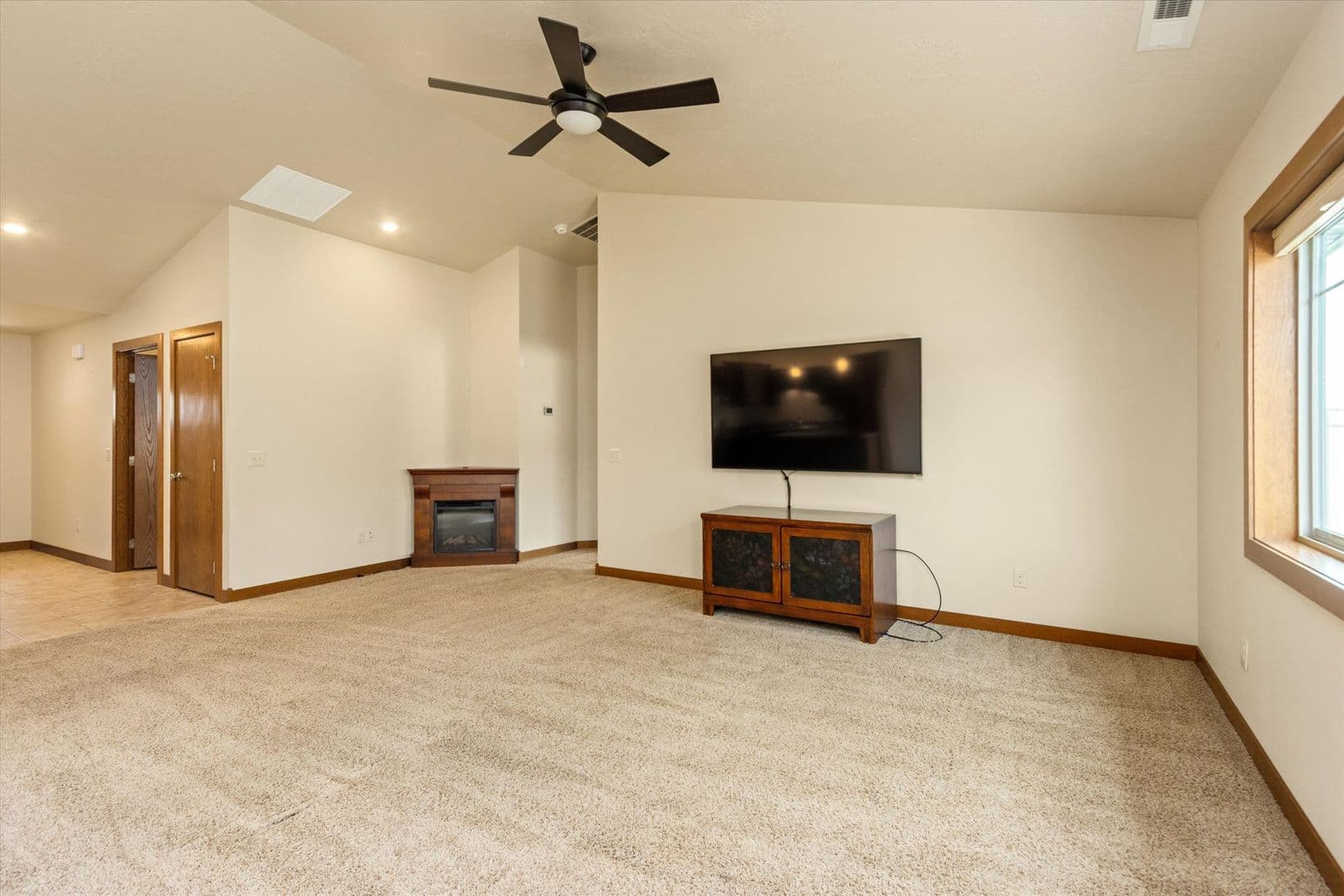 Billings House: 5933 Foxtail Loop West