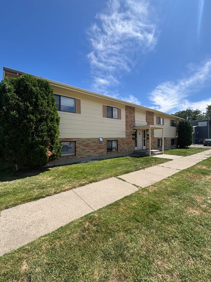 Billings Apartment: 221 21st St W Units 1-4