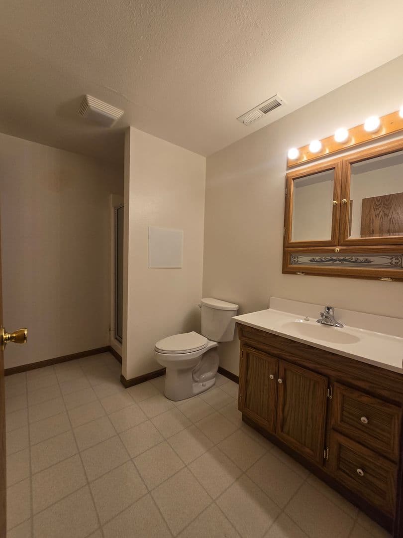 Billings House: 1532 Golden Blvd