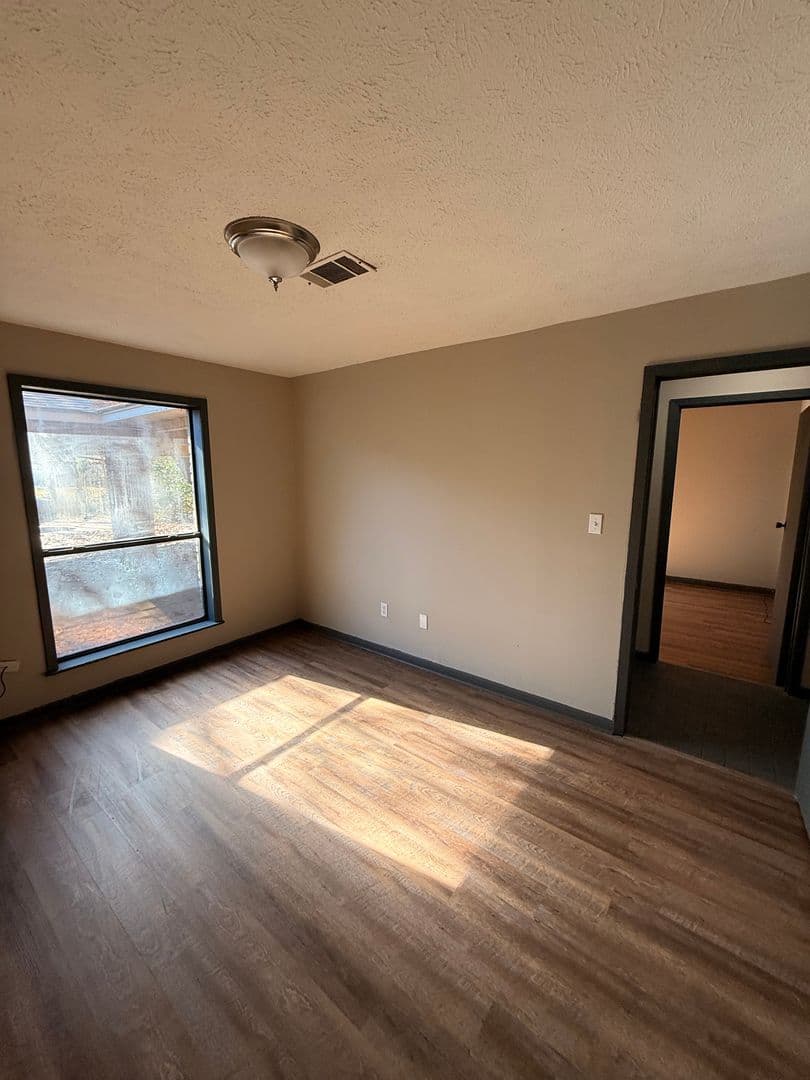 Alexandria Apartment: 2802 - 2804 Horseshoe Drive