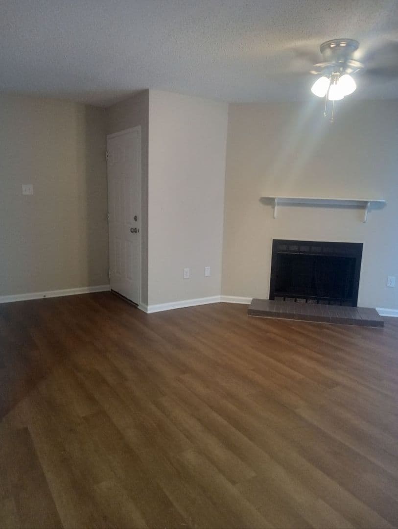 Alexandria Apartment: 2509 Culpepper Rd