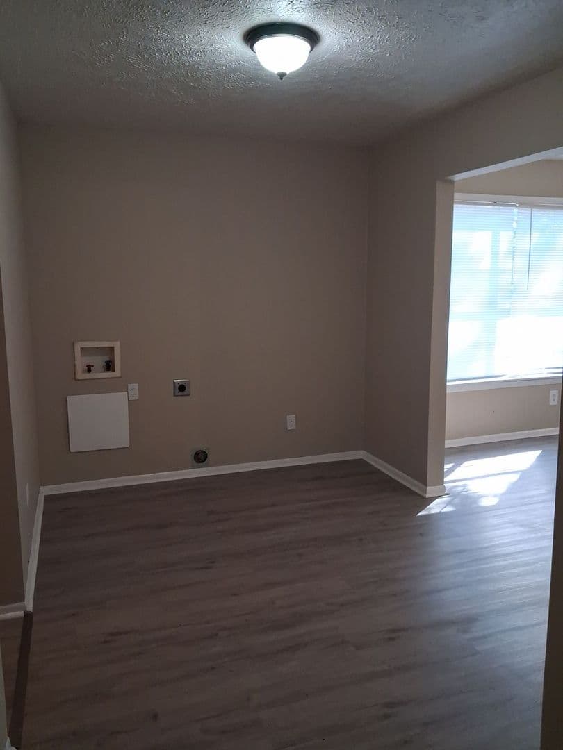 Alexandria House: 2418 Alma St