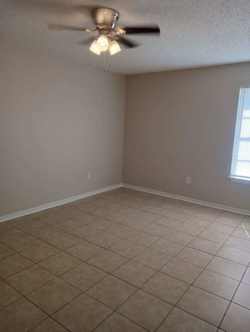 Alexandria Apartment: 2509 Culpepper Rd