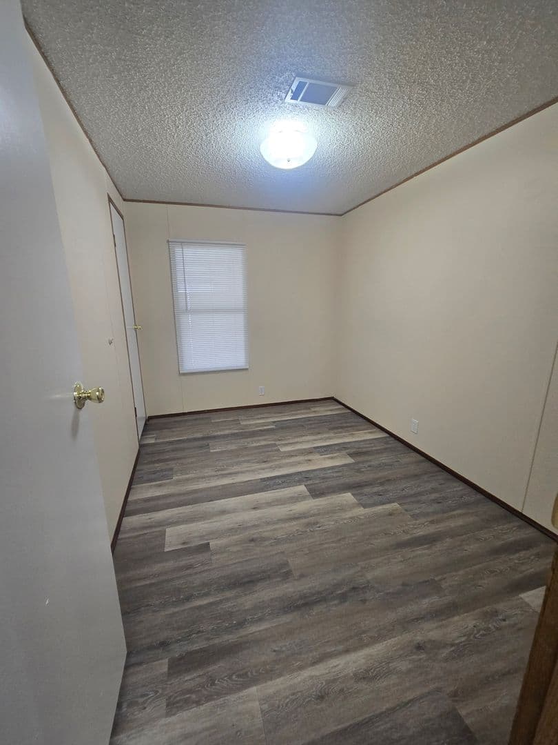 Dry Prong Apartment: 21459 Highway 167