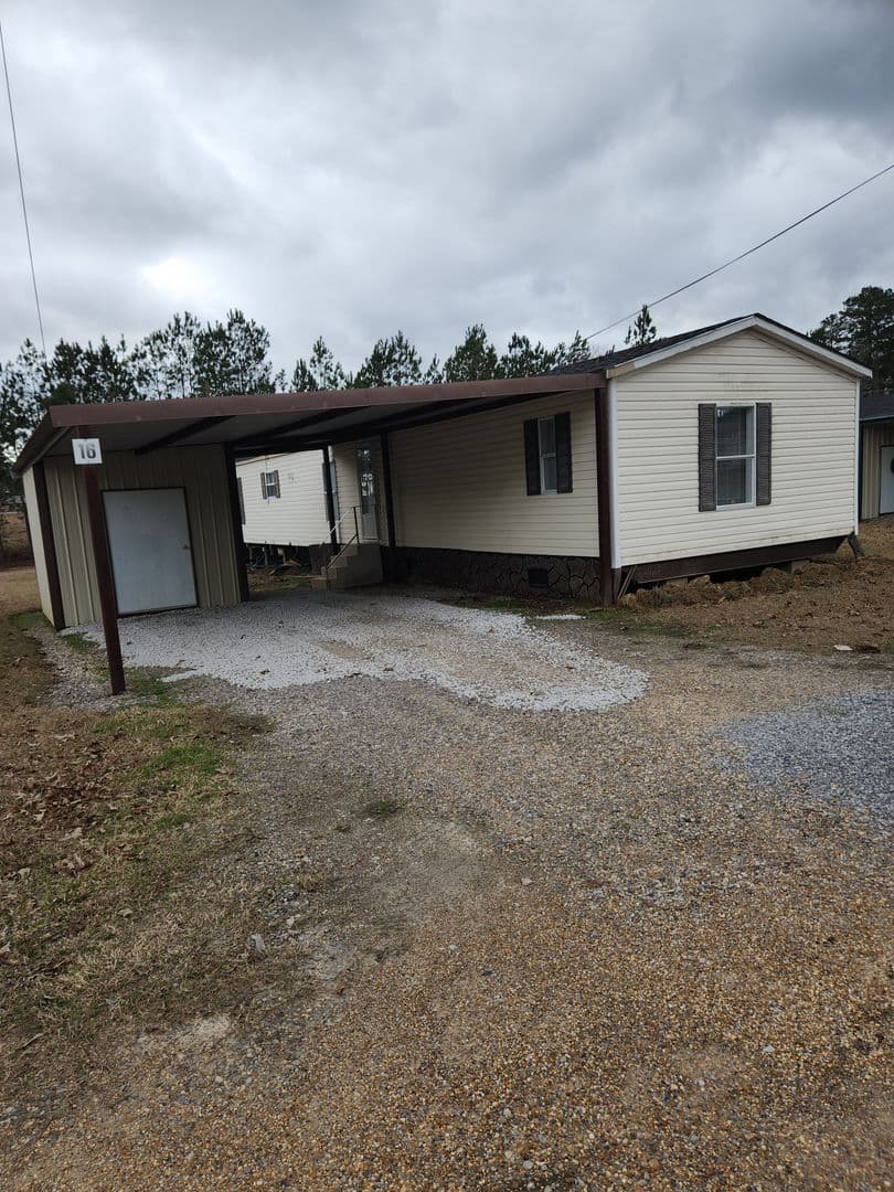 Dry Prong Apartment: 21459 Highway 167