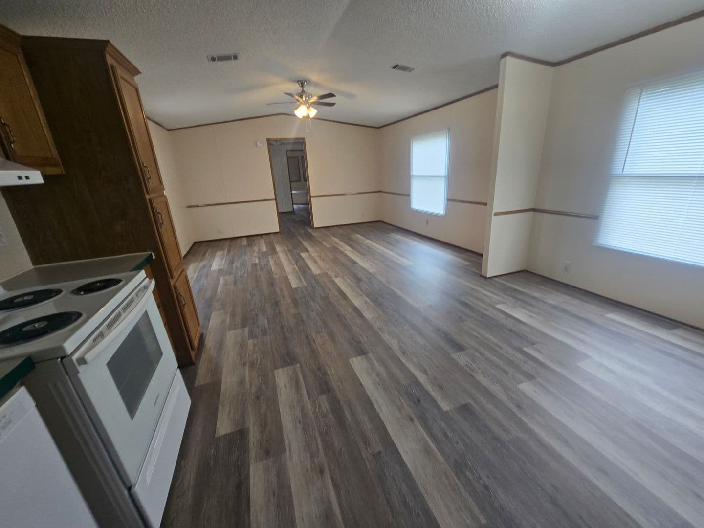 Dry Prong Apartment: 21459 Highway 167