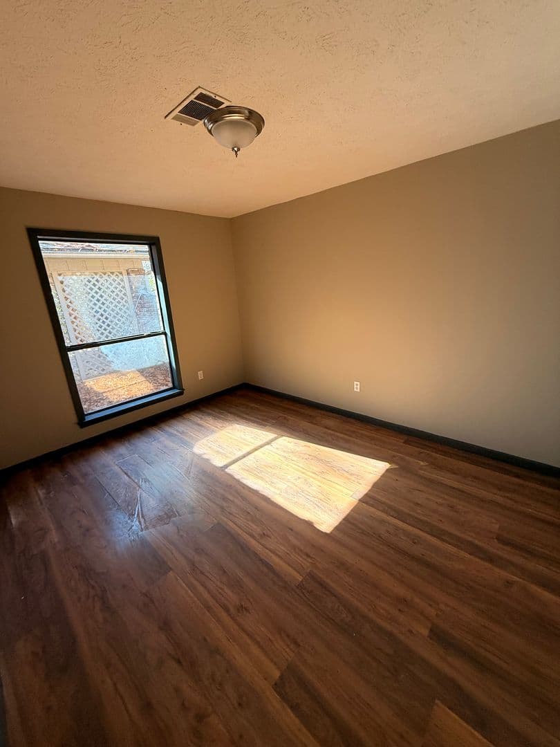 Alexandria Apartment: 2802 - 2804 Horseshoe Drive