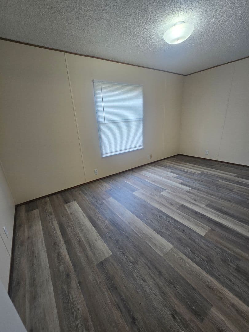 Dry Prong Apartment: 21459 Highway 167