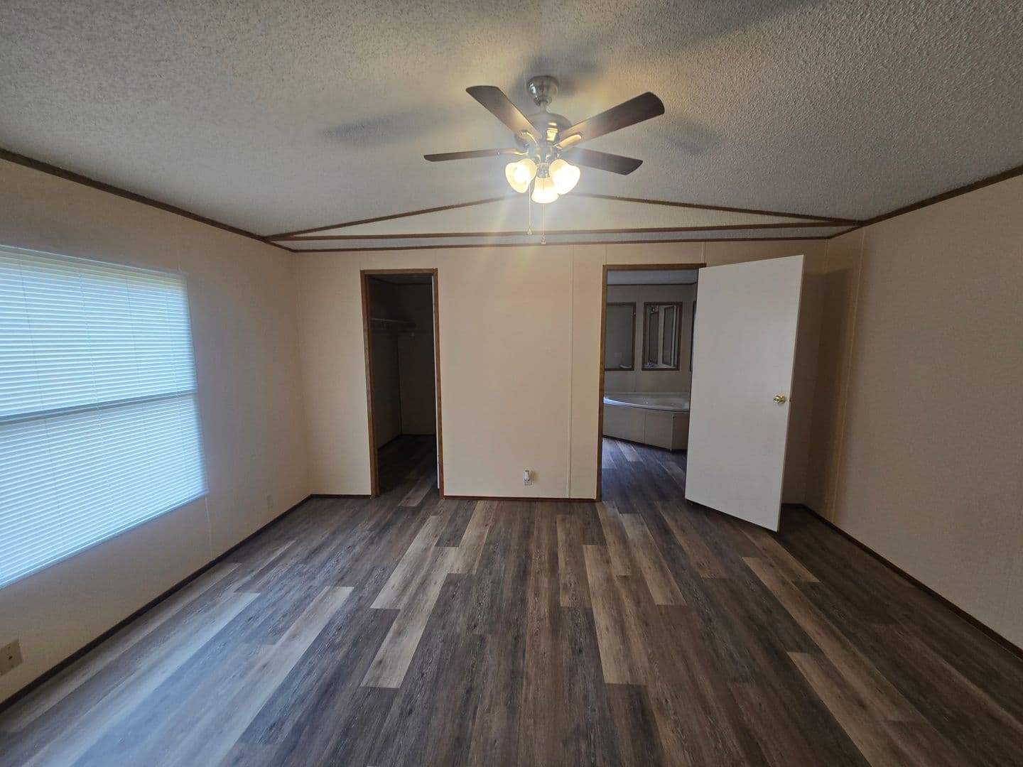 Dry Prong Apartment: 21459 Highway 167