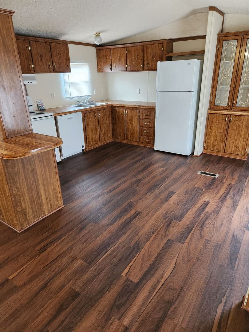 Dry Prong Apartment: 21459 Highway 167