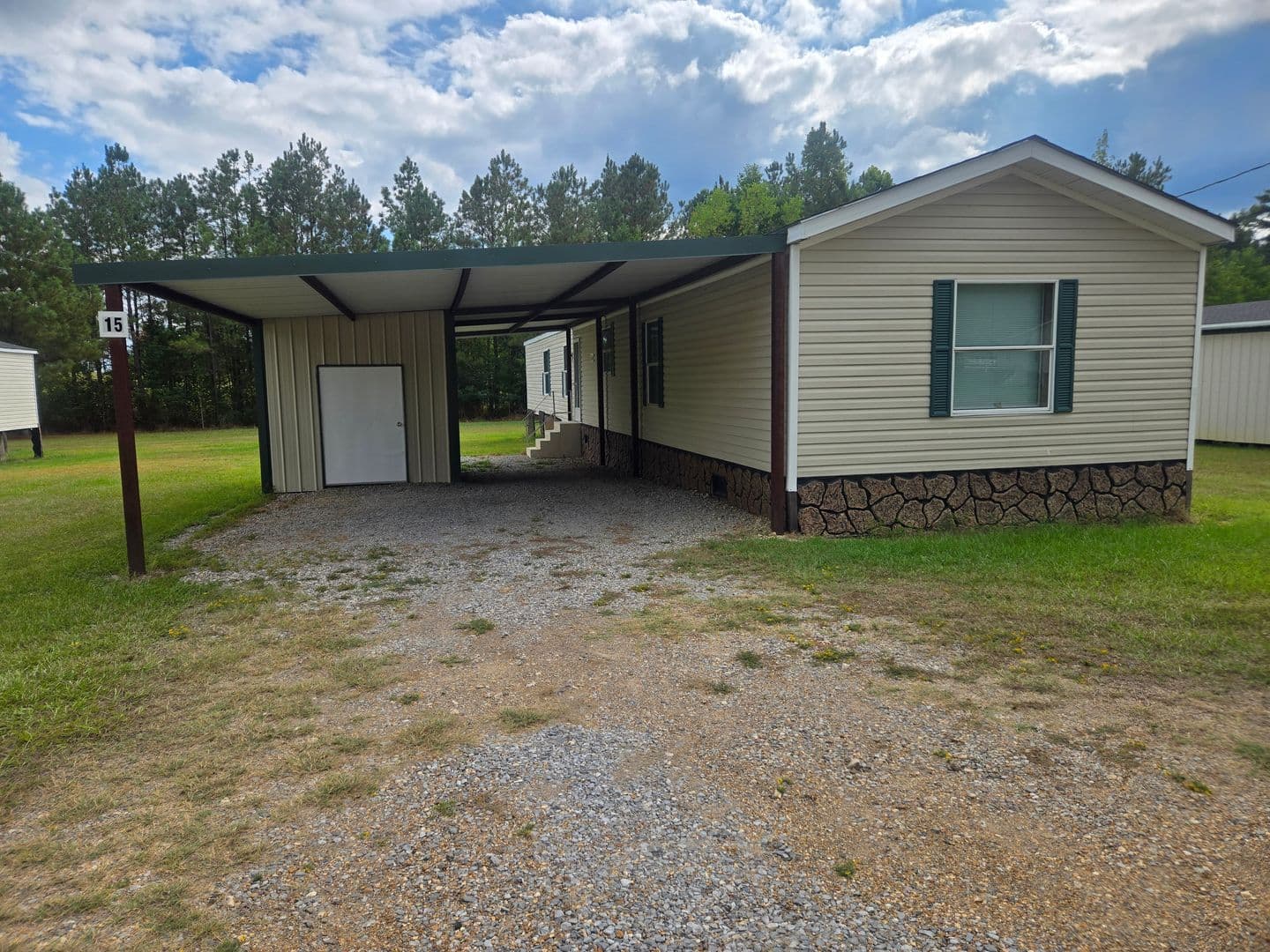 Dry Prong Apartment: 21459 Highway 167