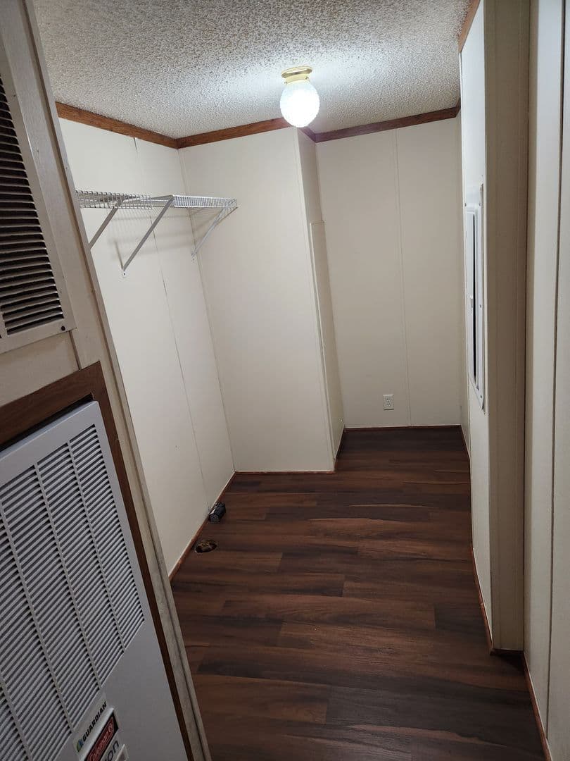 Dry Prong Apartment: 21459 Highway 167