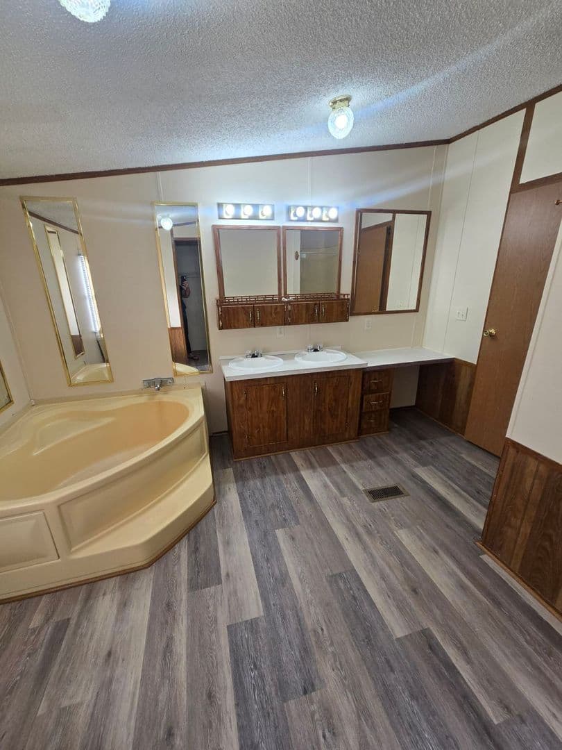 Dry Prong Apartment: 21459 Highway 167