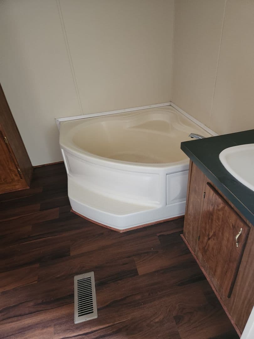 Dry Prong Apartment: 21459 Highway 167