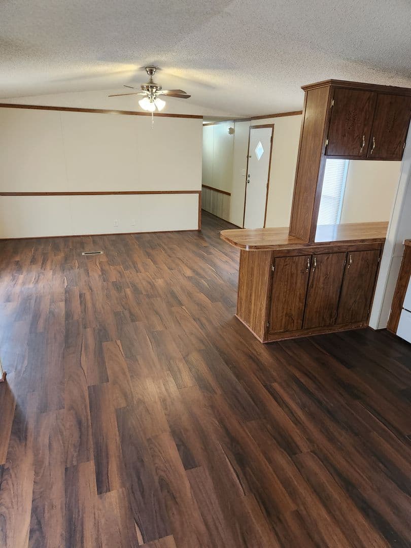 Dry Prong Apartment: 21459 Highway 167