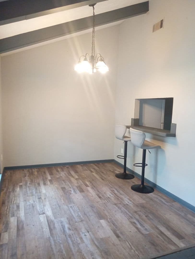 Alexandria Apartment: 2802 - 2804 Horseshoe Drive