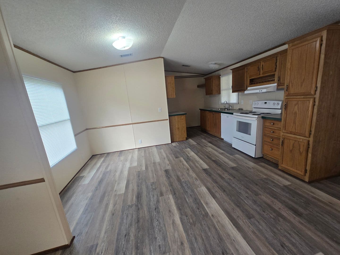 Dry Prong Apartment: 21459 Highway 167