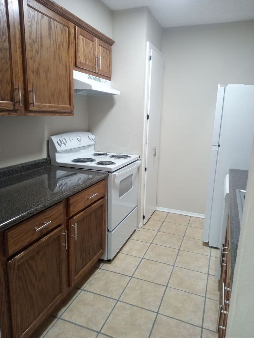 Alexandria Apartment: 2509 Culpepper Rd