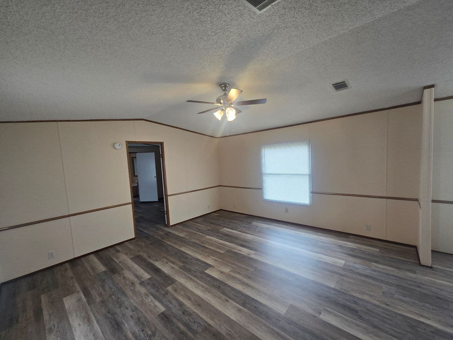 Dry Prong Apartment: 21459 Highway 167