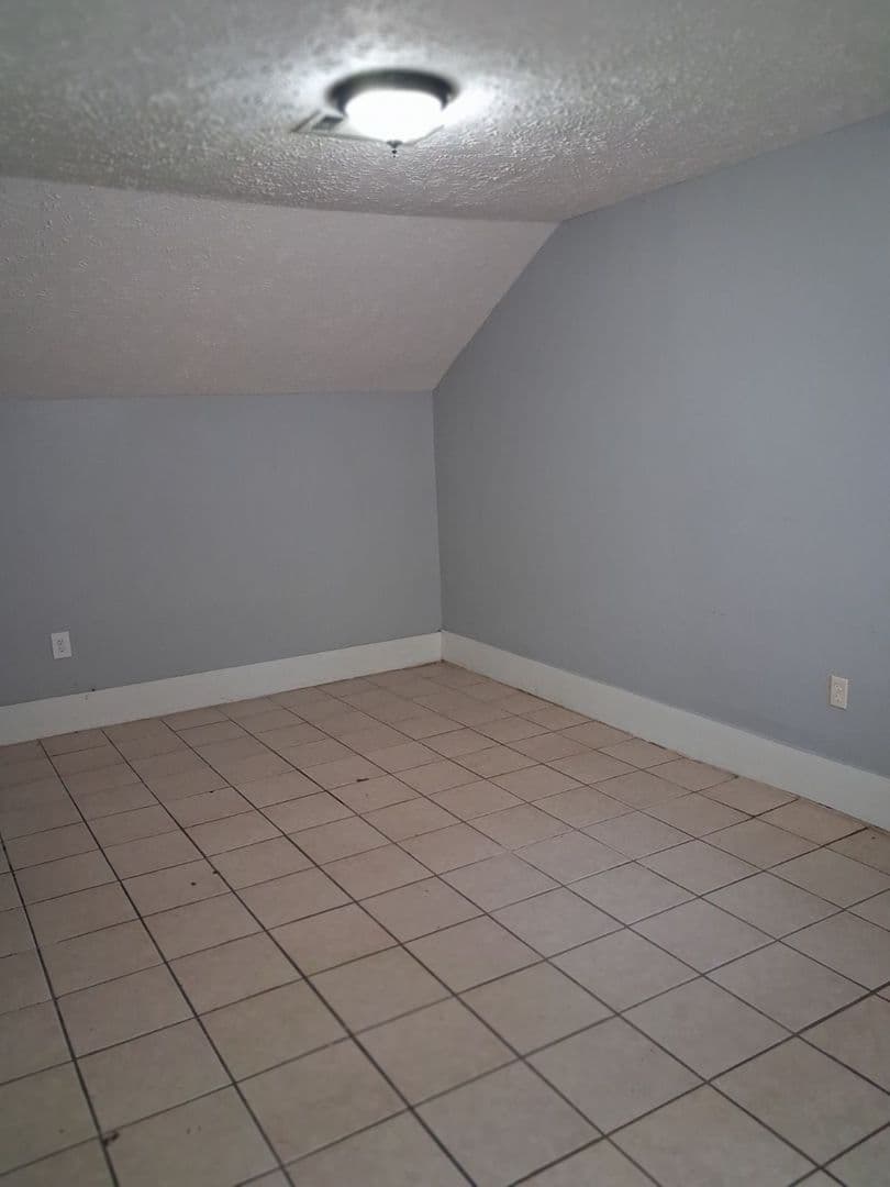 Alexandria House: 2418 Alma St