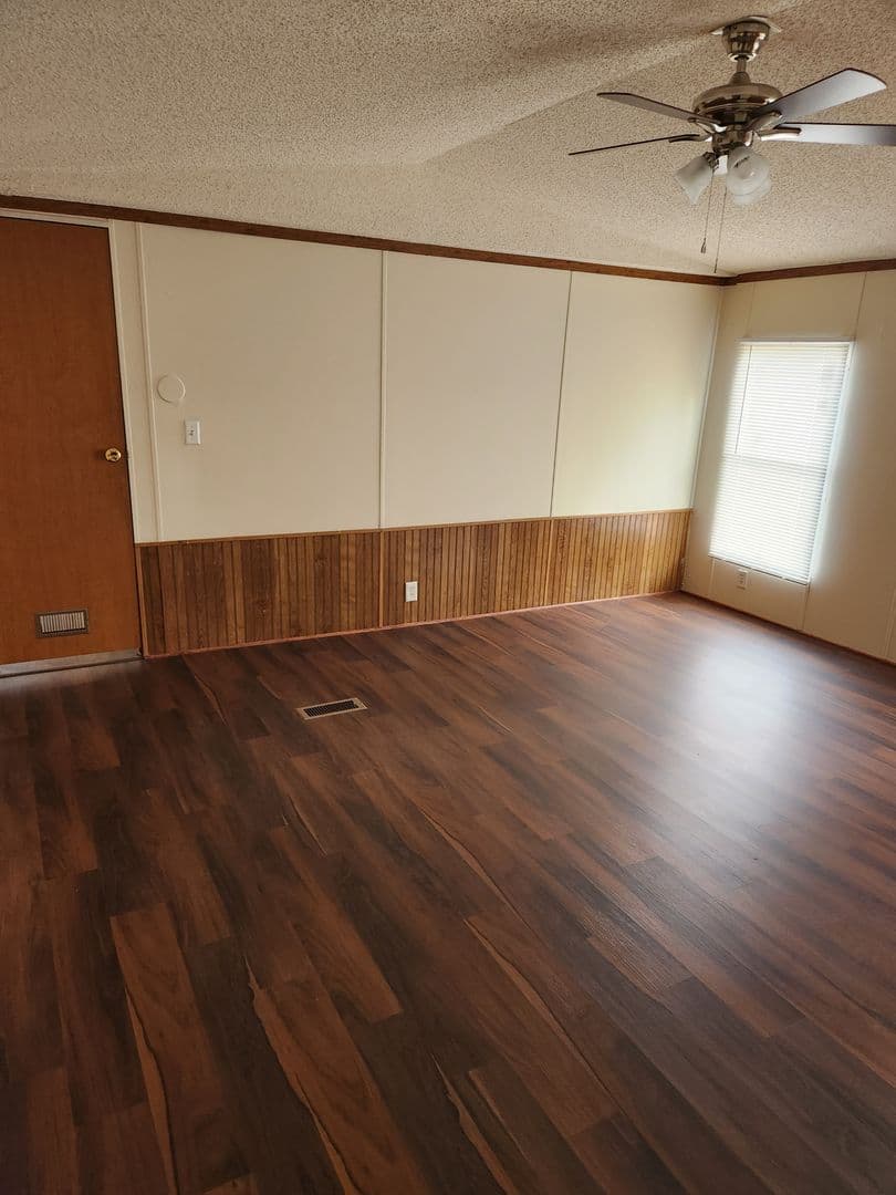 Dry Prong Apartment: 21459 Highway 167