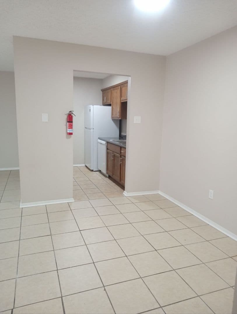 Alexandria Apartment: 2509 Culpepper Rd