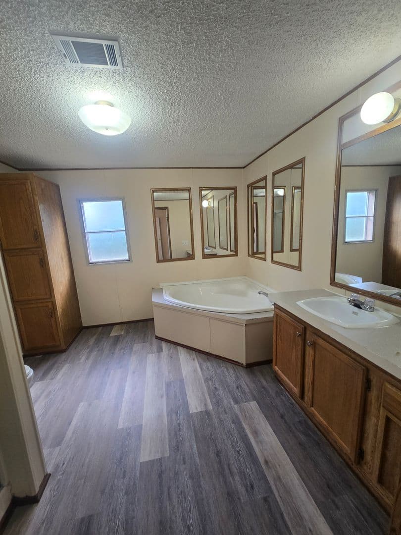 Dry Prong Apartment: 21459 Highway 167