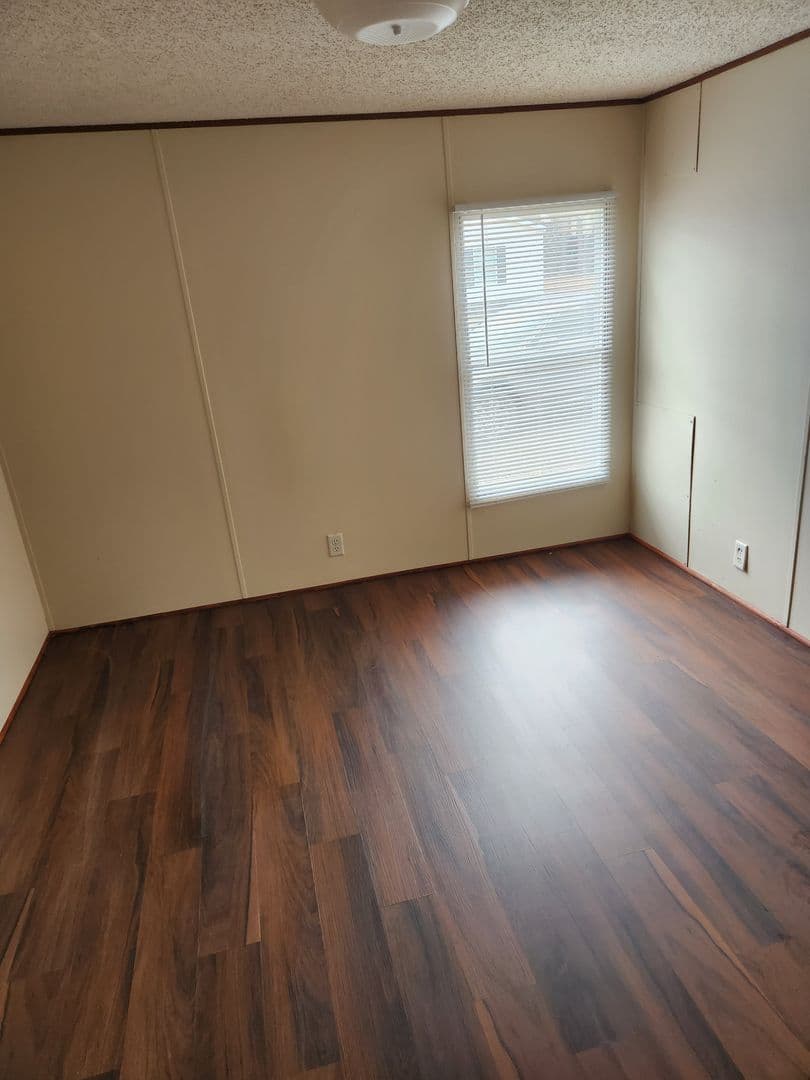 Dry Prong Apartment: 21459 Highway 167