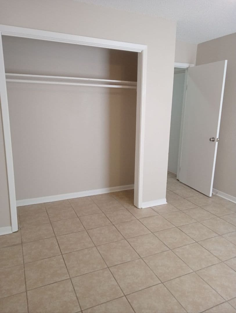 Alexandria Apartment: 2509 Culpepper Rd