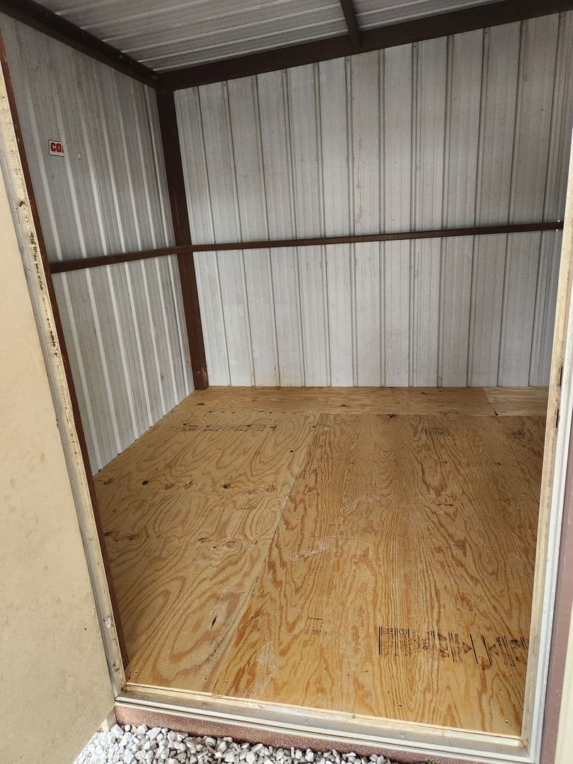 Dry Prong Apartment: 21459 Highway 167