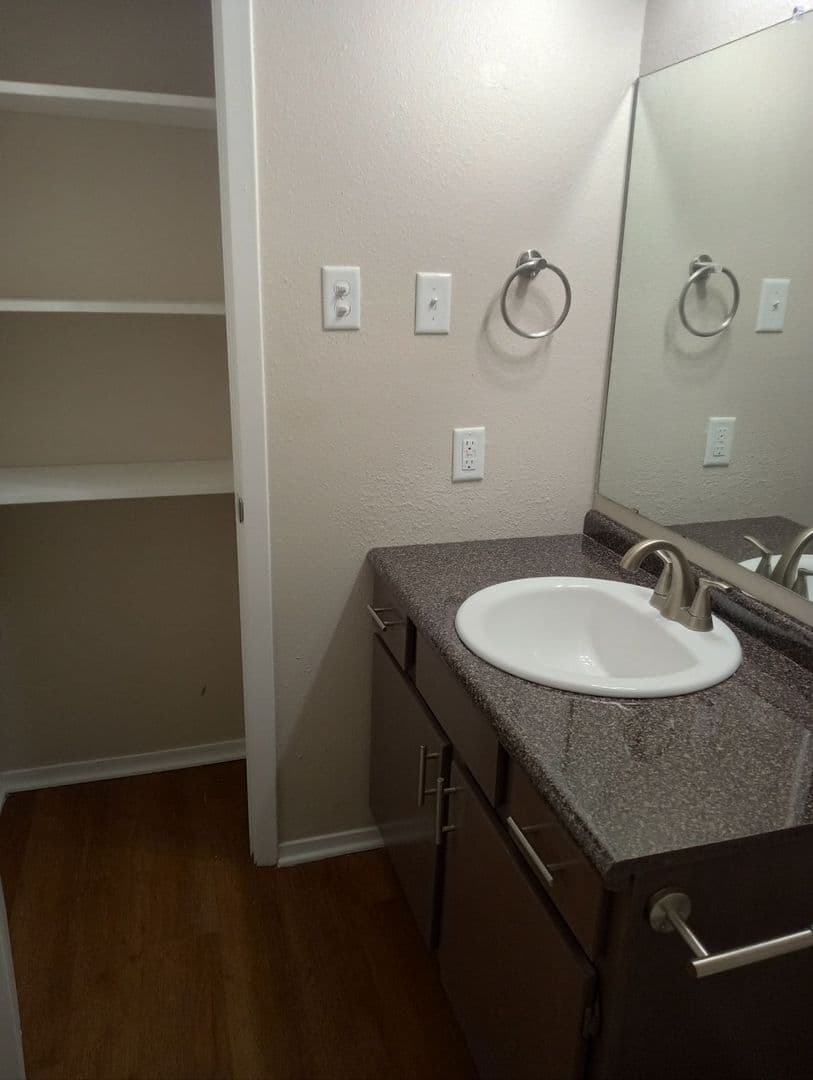 Alexandria Apartment: 2509 Culpepper Rd