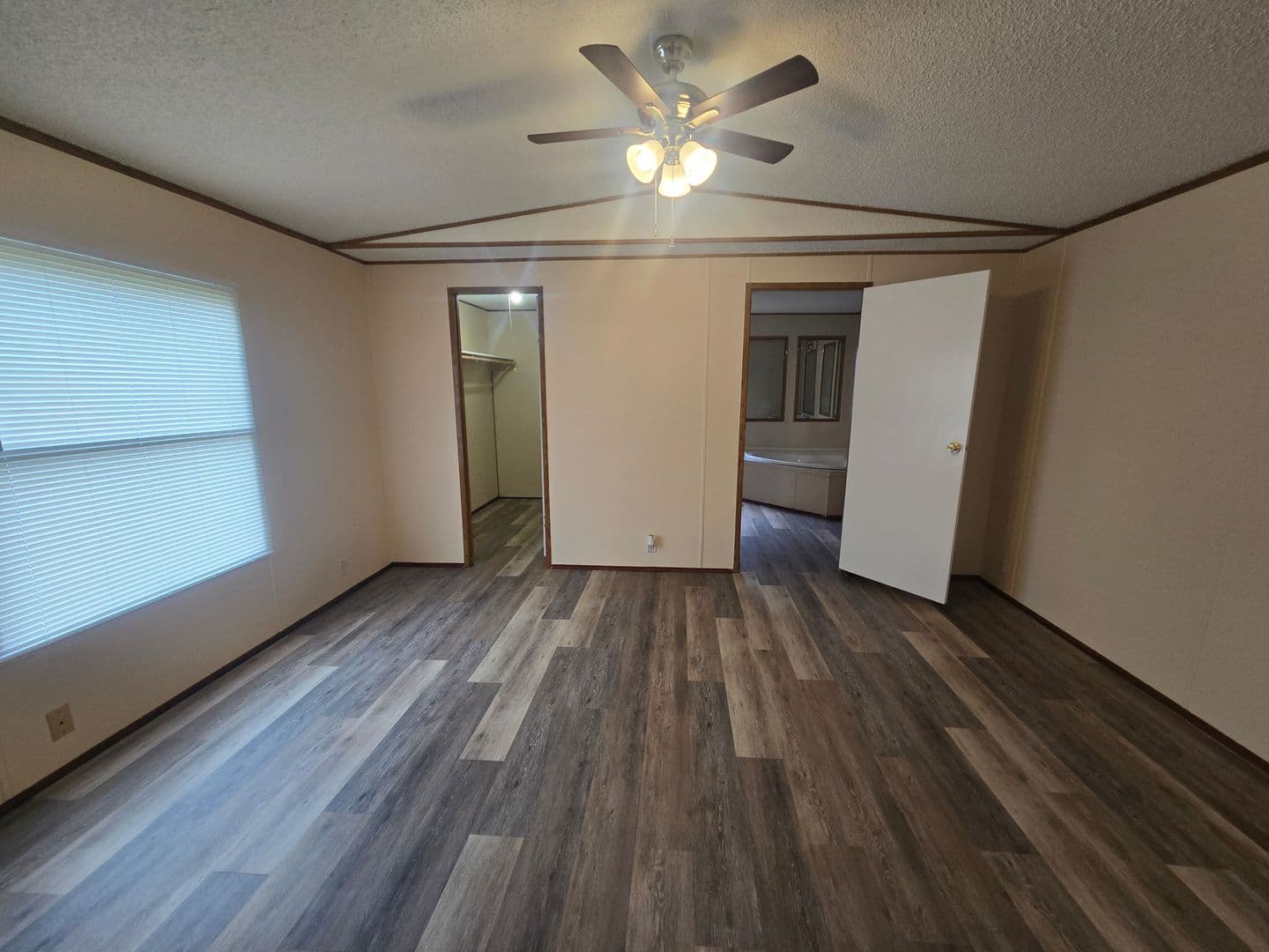 Dry Prong Apartment: 21459 Highway 167