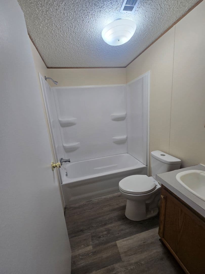 Dry Prong Apartment: 21459 Highway 167