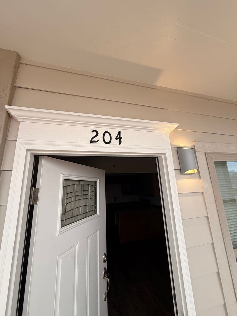 Alexandria Apartment: 3801 Halsey Street - Apt 204