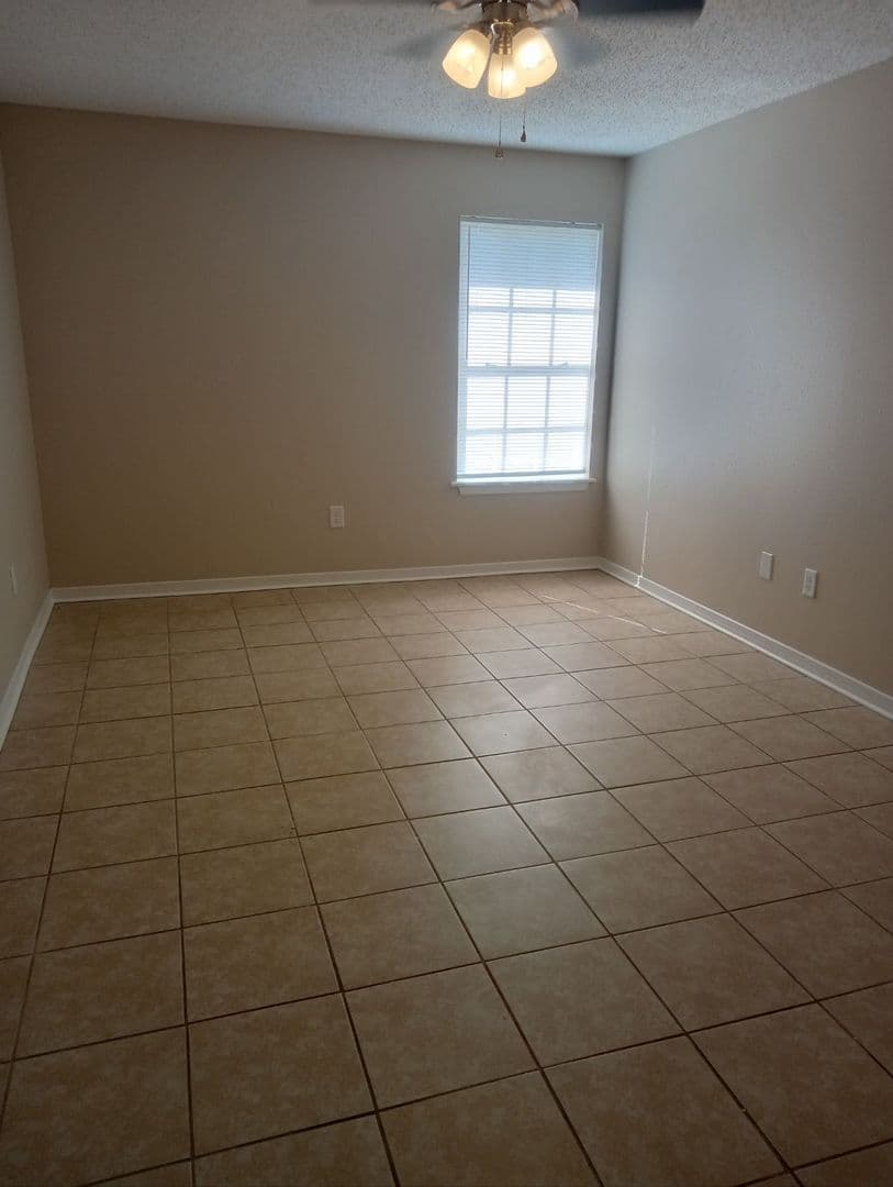 Alexandria Apartment: 2509 Culpepper Rd