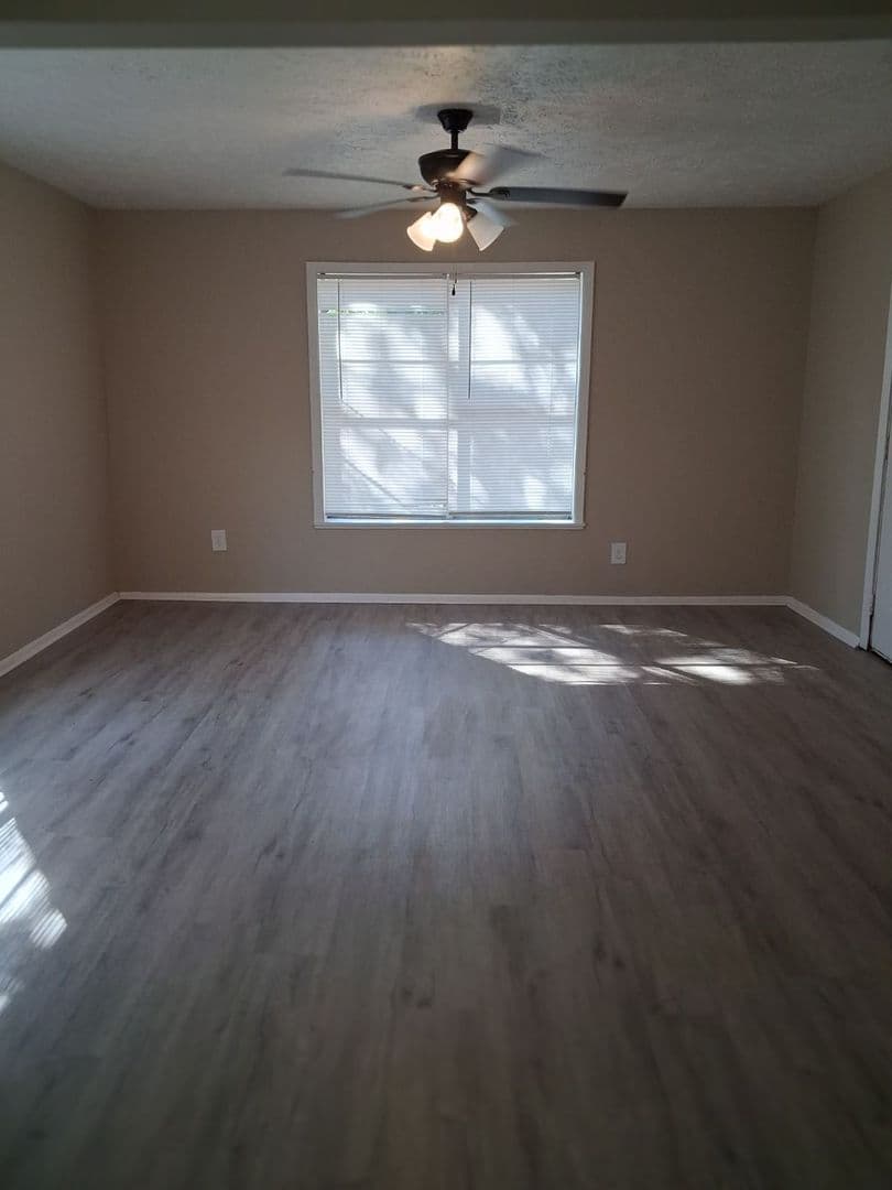 Alexandria House: 2418 Alma St