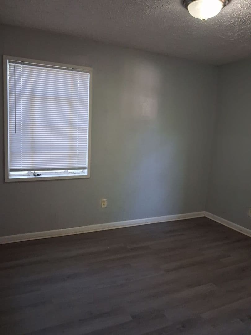 Alexandria House: 2418 Alma St