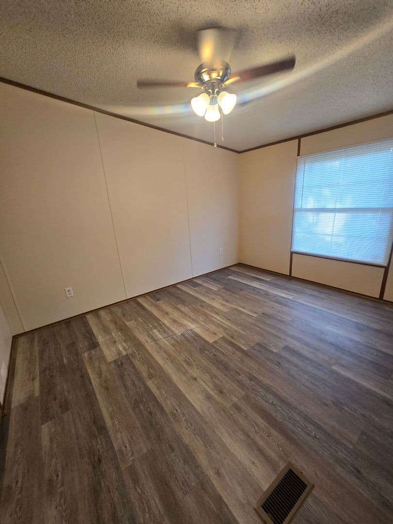 Dry Prong Apartment: 21459 Highway 167