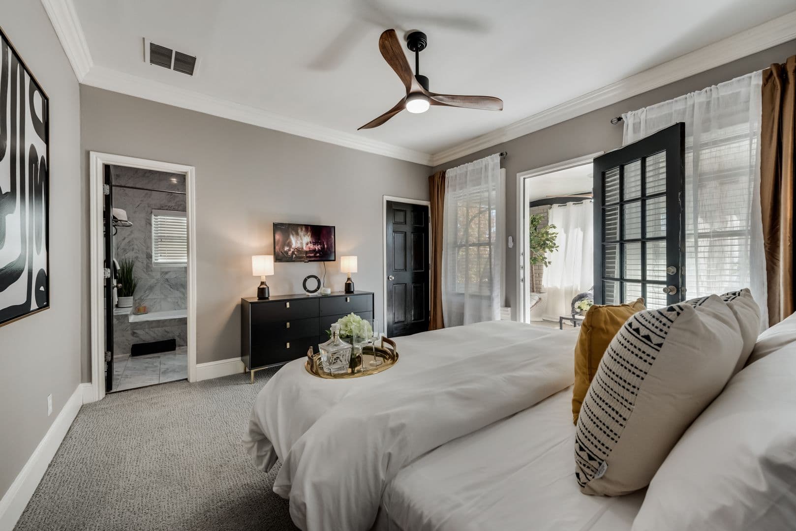 Dallas Apartment: 4417 Swiss Avenue