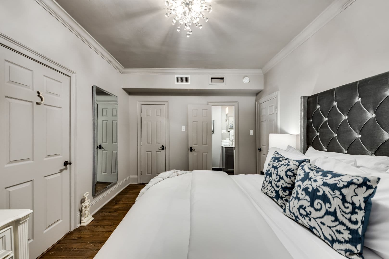 Dallas Apartment: 4902 Worth Street