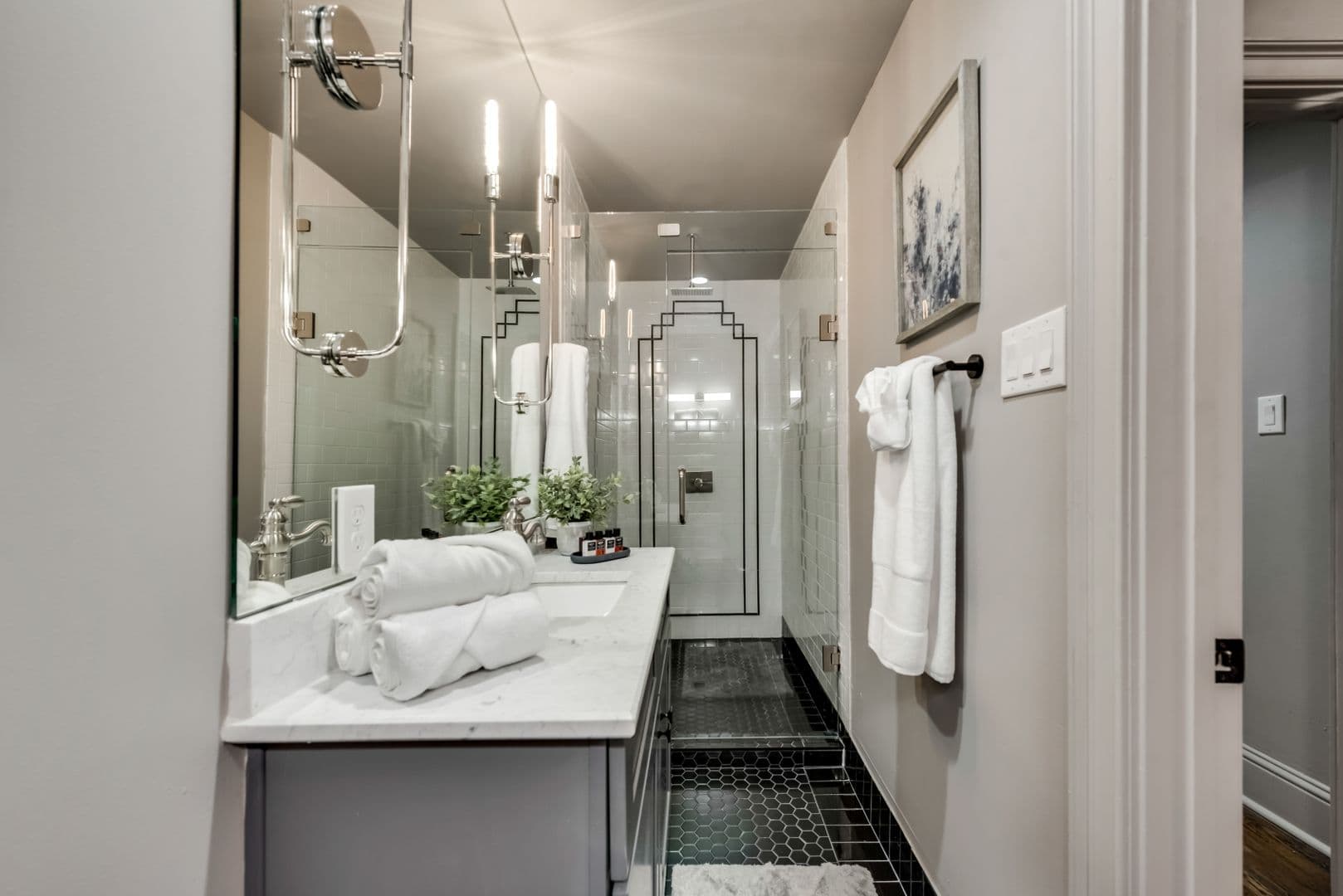 Dallas Apartment: 4902 Worth Street
