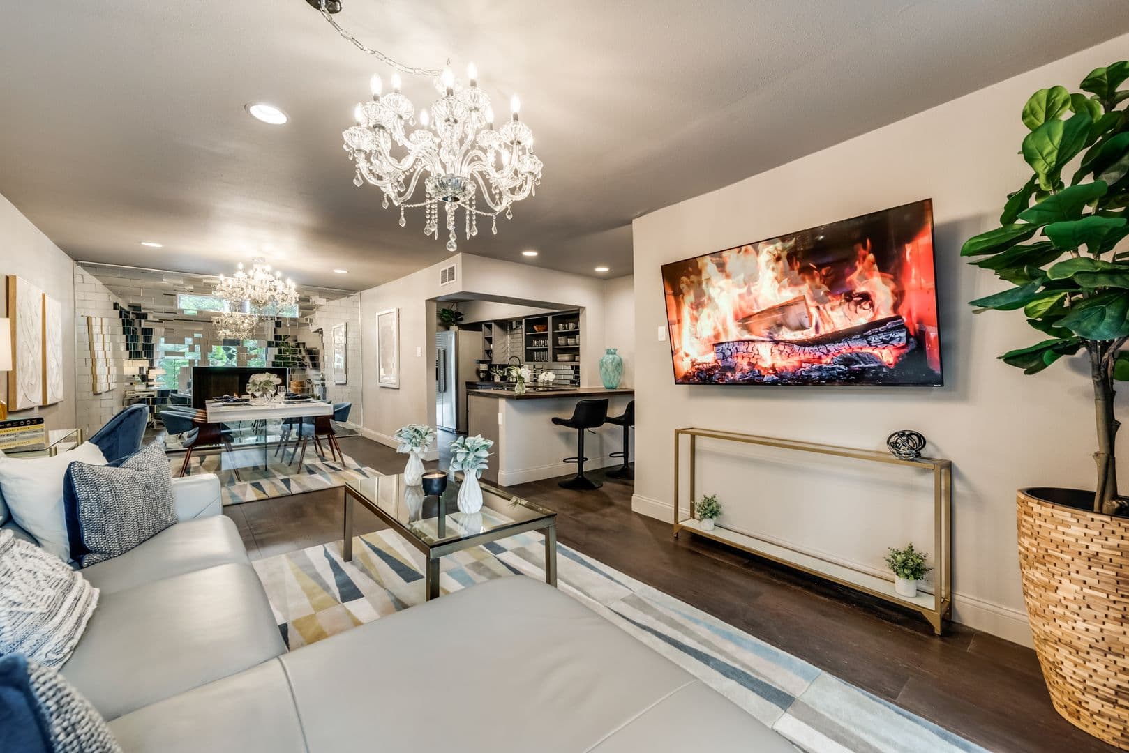 Dallas Apartment: 6011 Gaston Avenue