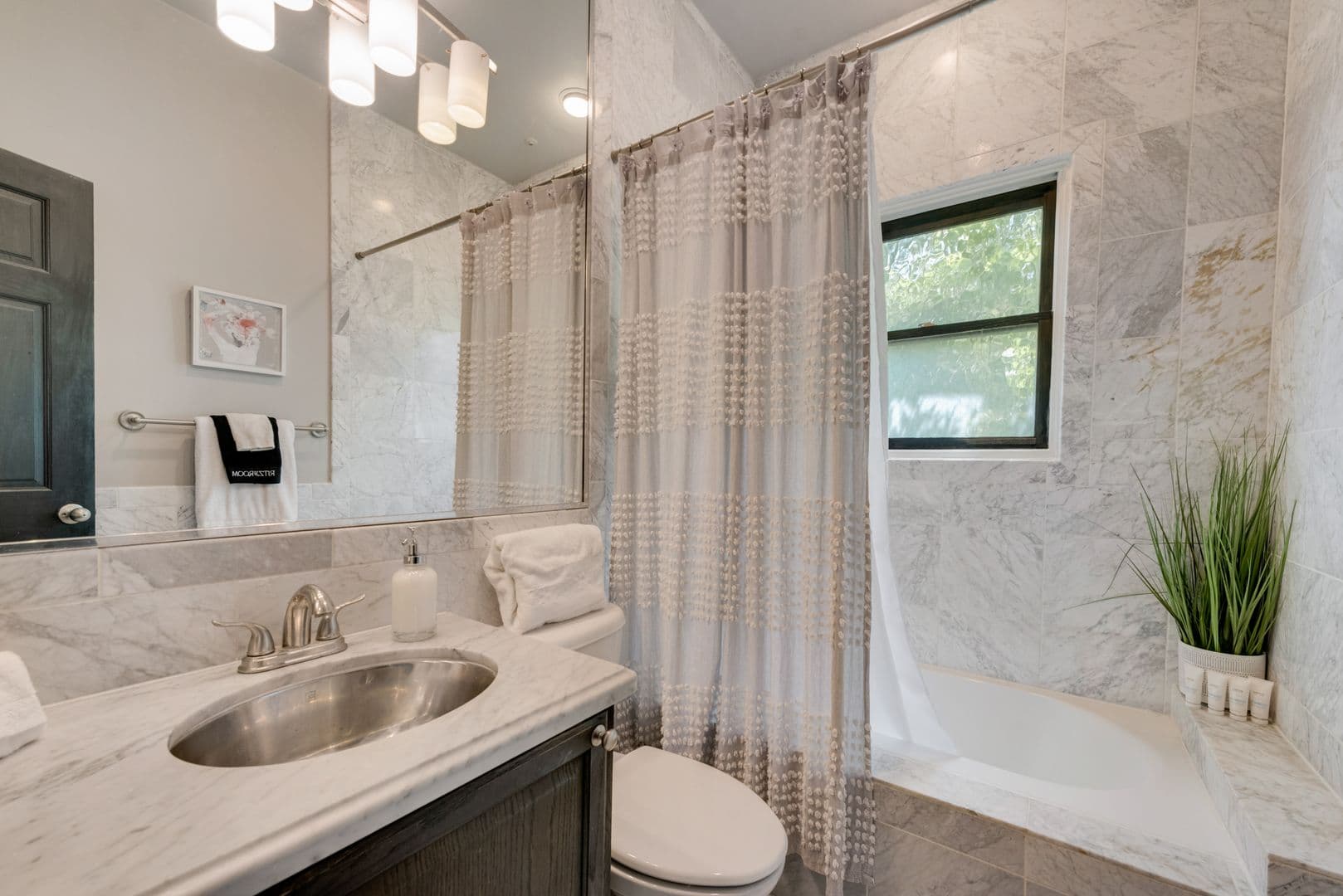 Dallas Apartment: 4417 Swiss Avenue