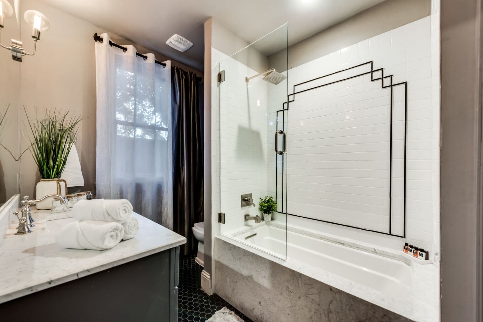 Dallas Apartment: 4902 Worth Street