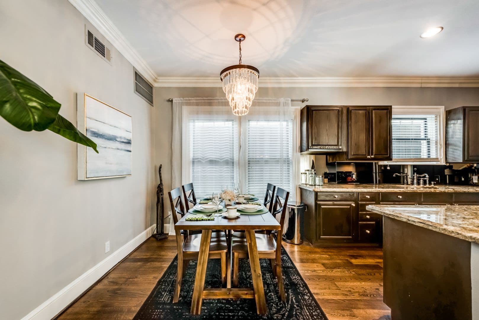 Dallas Apartment: 4417 Swiss Avenue