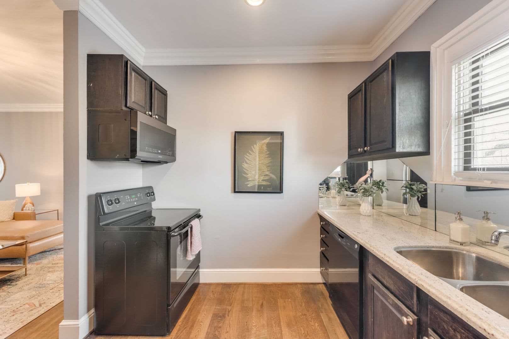 Dallas Apartment: 4417 Swiss Avenue