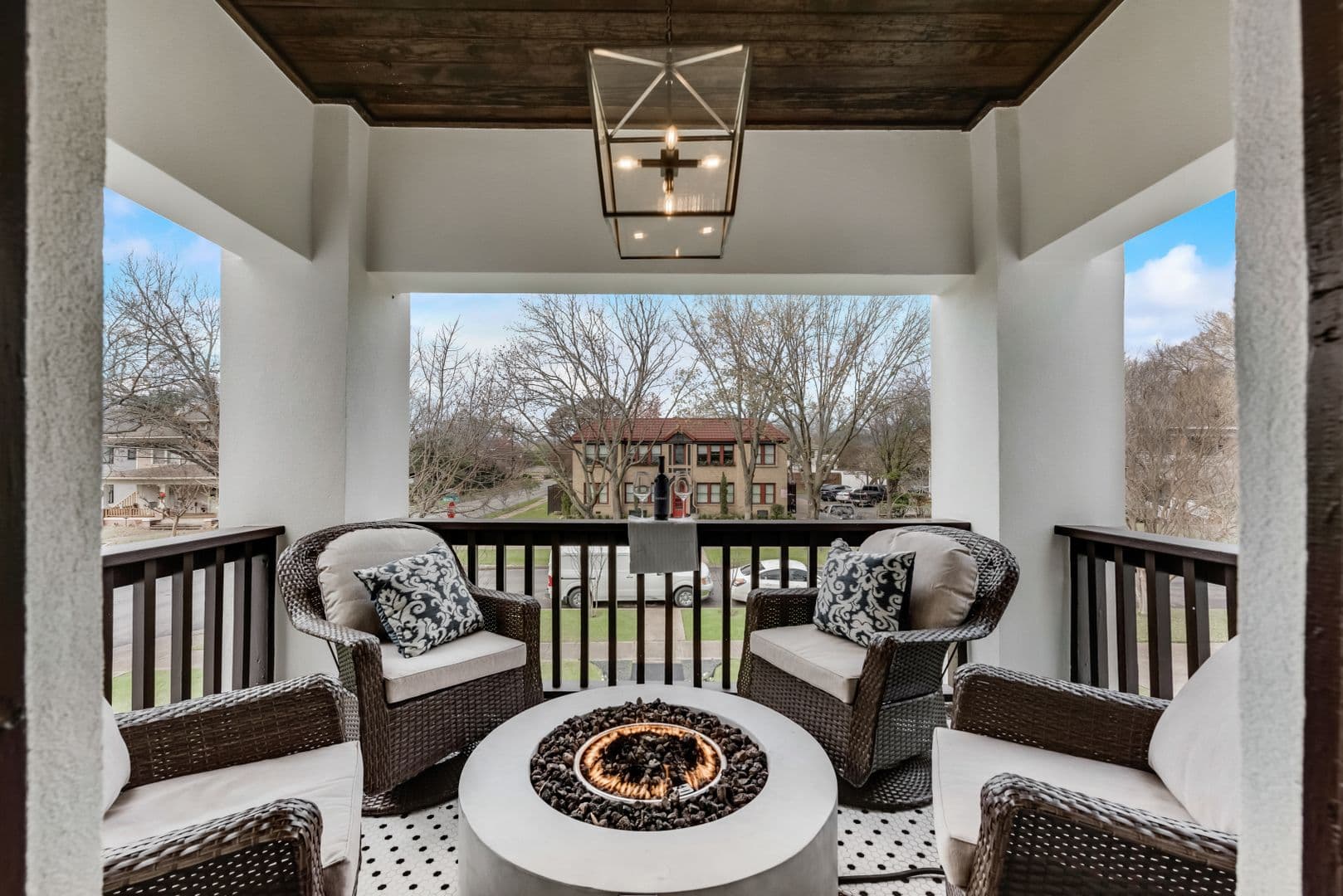 Dallas Apartment: 4902 Worth Street